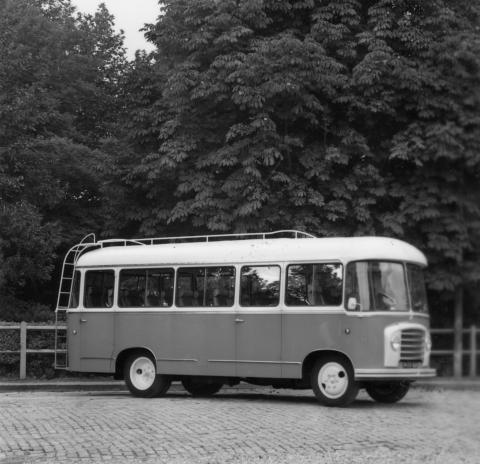 car_heuliez_u_23_1958_-_6.988.2_-.jpg